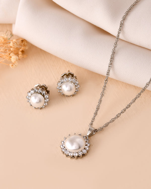 Radiant Pearl Halo Set