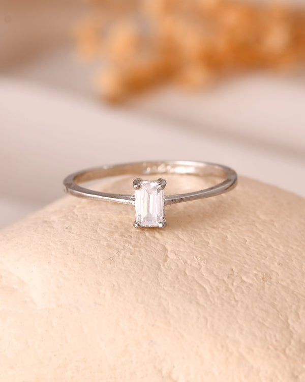 Sleek Emerald Solitaire Ring